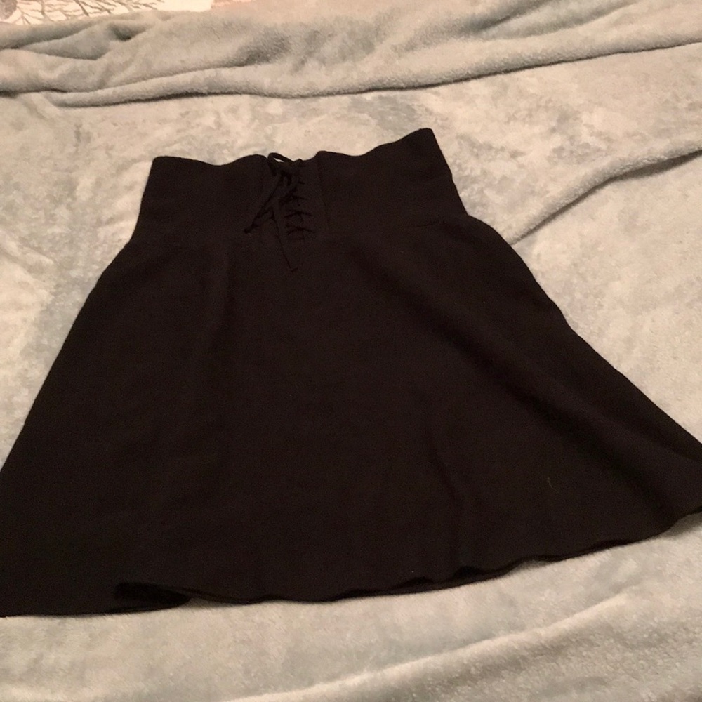 Black express skirt